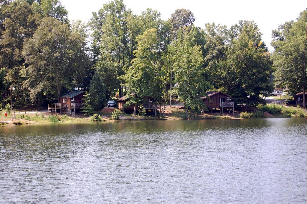Forest Lake Camping Resort Lakefront Cabin 8 Advance Eksteriør billede