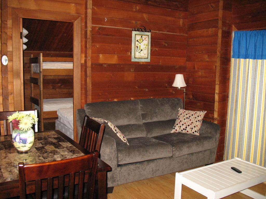 Forest Lake Camping Resort Lakefront Cabin 8 Advance Eksteriør billede