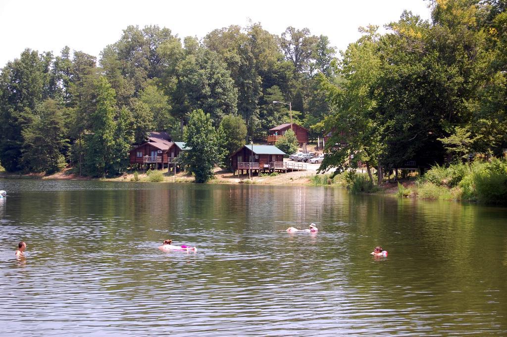 Forest Lake Camping Resort Lakefront Cabin 8 Advance Eksteriør billede